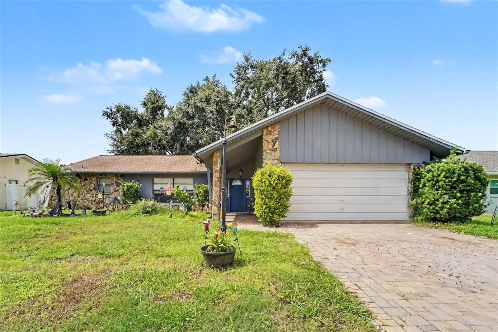 Property Photo:  7606 Willow Brook Court  FL 34667 