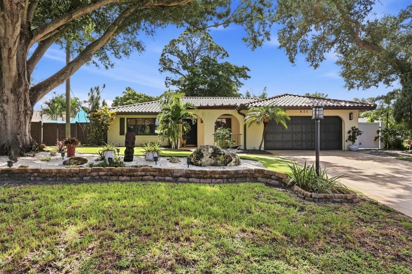 Property Photo:  624 Saint Andrews Drive  FL 34243 
