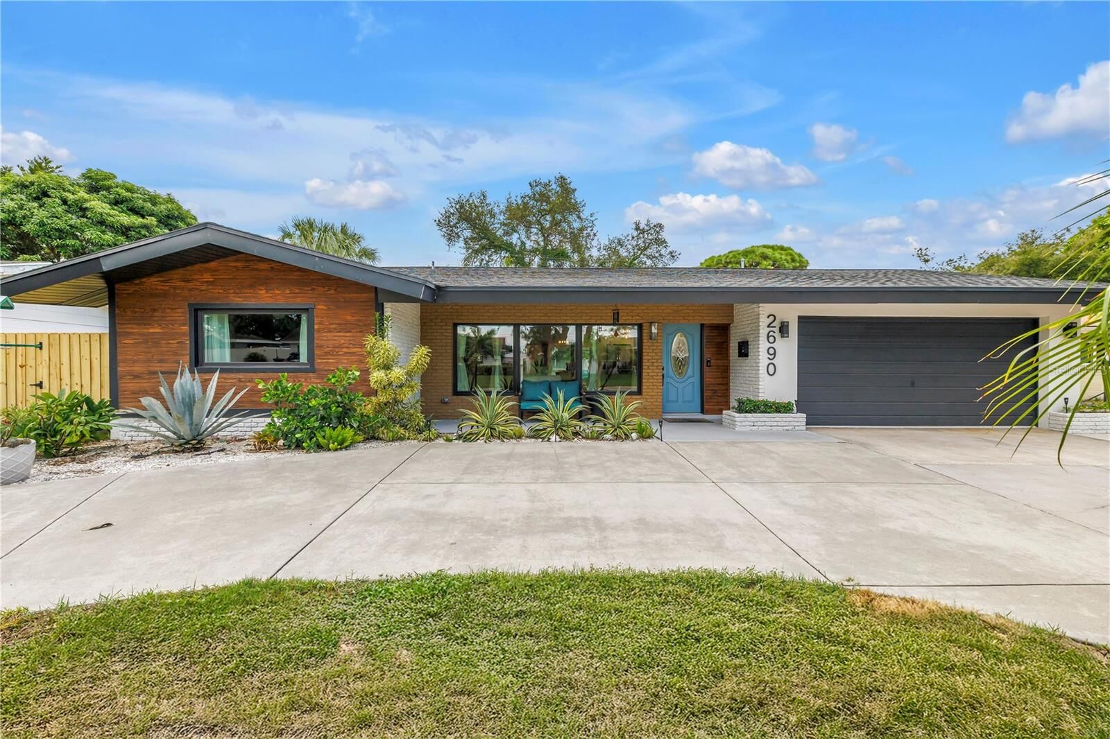 Property Photo: 2690 65th Avenue S FL 33712