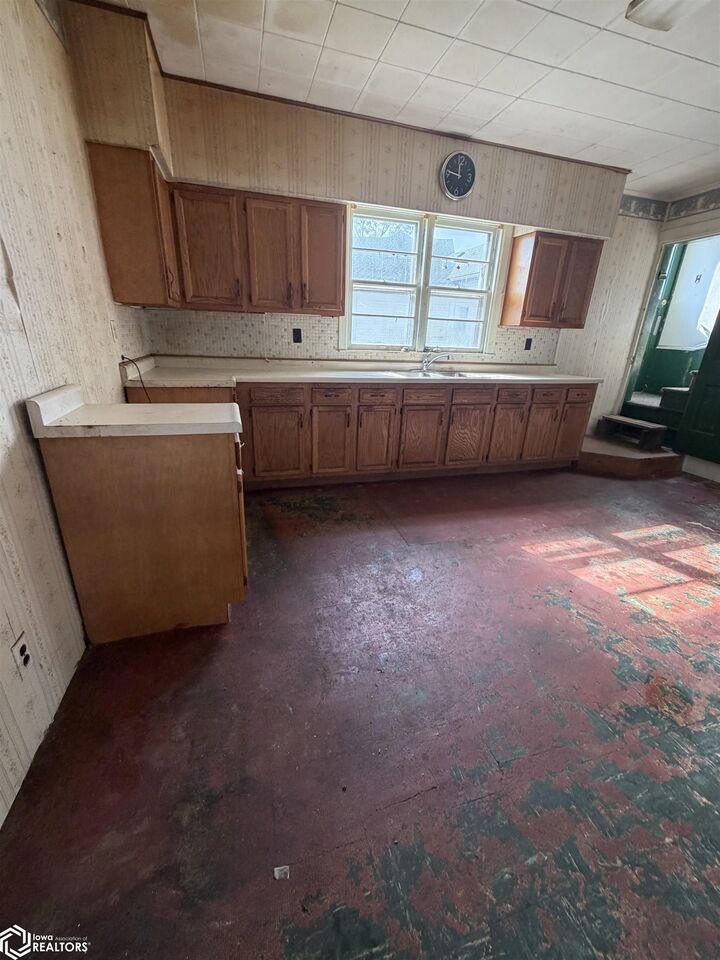 Property Photo:  1205 Plank Street  IA 52601 