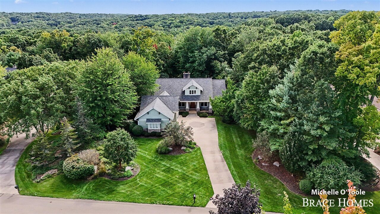 Property Photo: 4260 S Oak Pointe Court MI 49525-9418