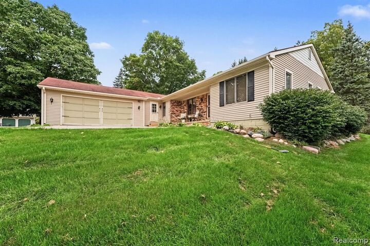 Property Photo:  107 Michelle Drive  MI 48065 5036 
