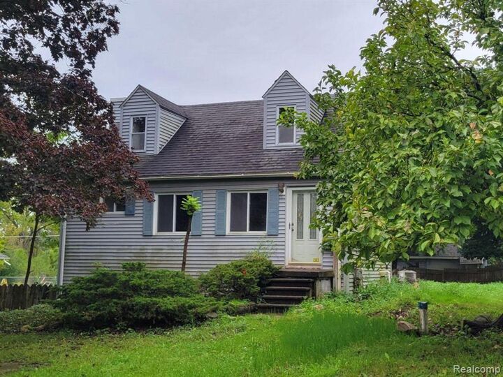 Property Photo:  28391 Rollcrest Road  MI 48334 4023 