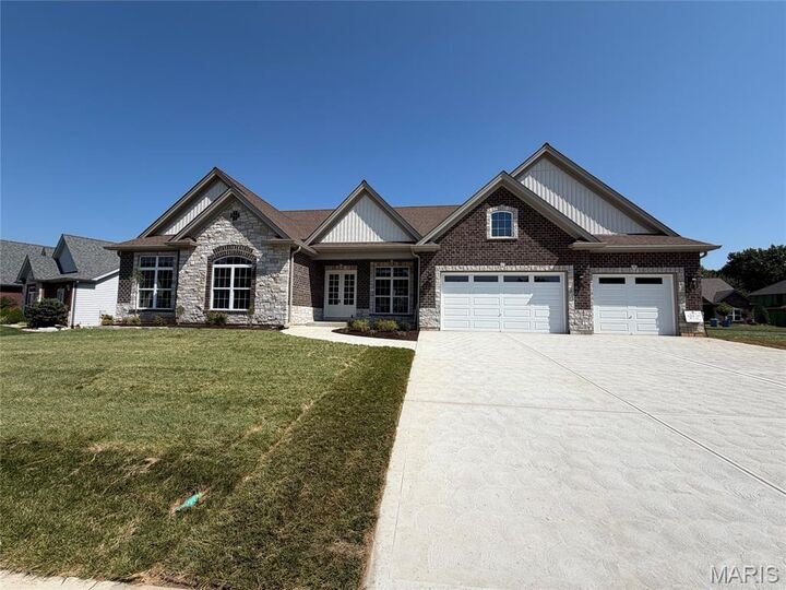 Property Photo: 1000 Bellevaux Place MO 63301