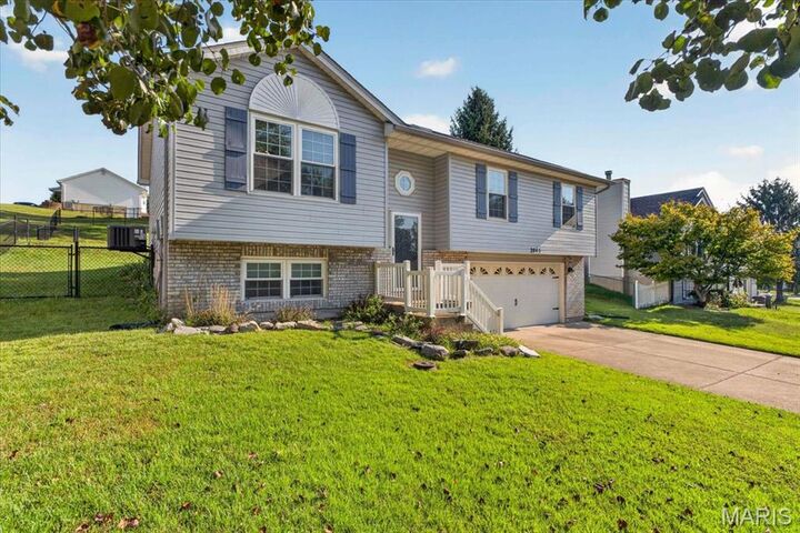 Property Photo:  2045 Rosedale Court  MO 63010 
