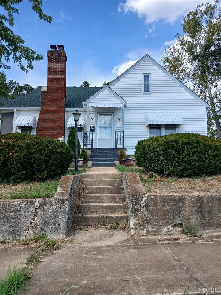 Property Photo: 812 W Miller Street MO 63020