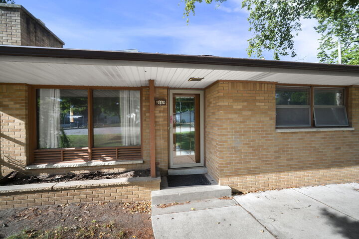 Property Photo:  949 W Plainfield Ave  WI 53221 