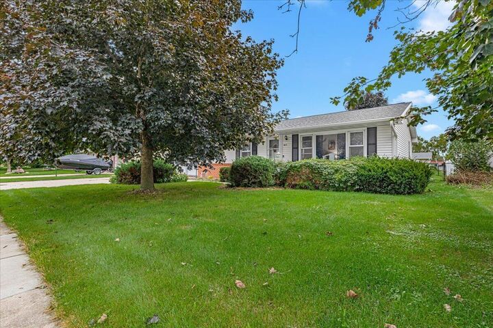 Property Photo:  465 Neevel Ave  WI 53963 