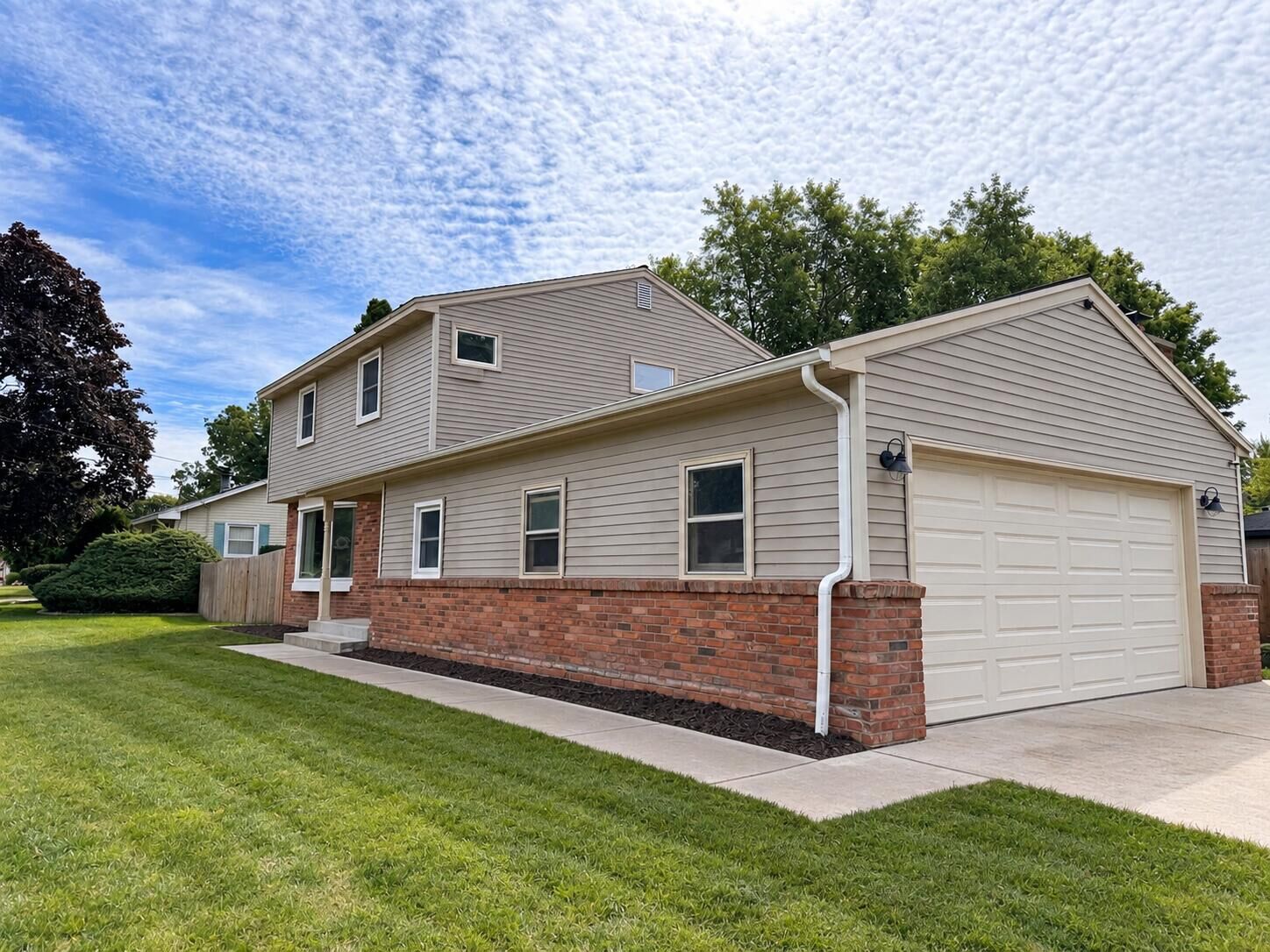 Property Photo: 2089 Southwood Avenue MI 49441