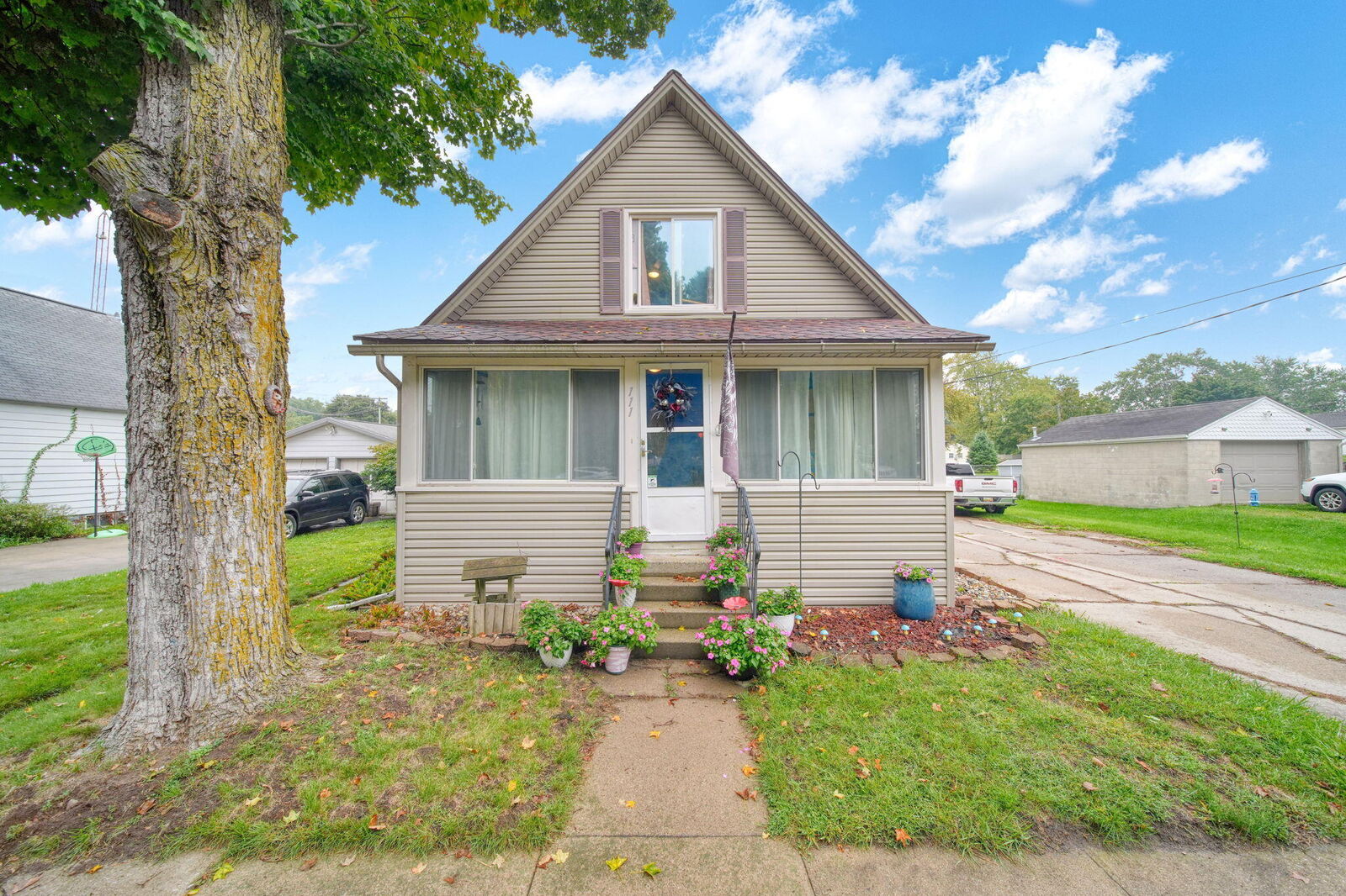Property Photo:  111 Greenleaf Street  MI 49265 