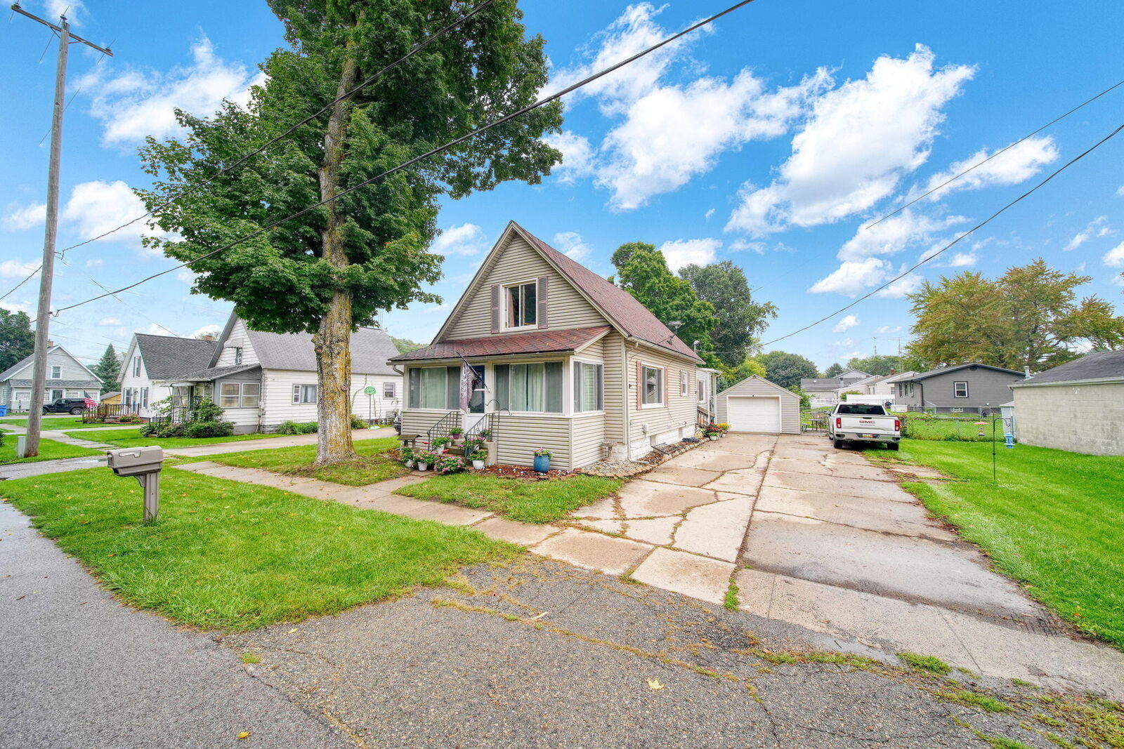 Property Photo: 111 Greenleaf Street MI 49265