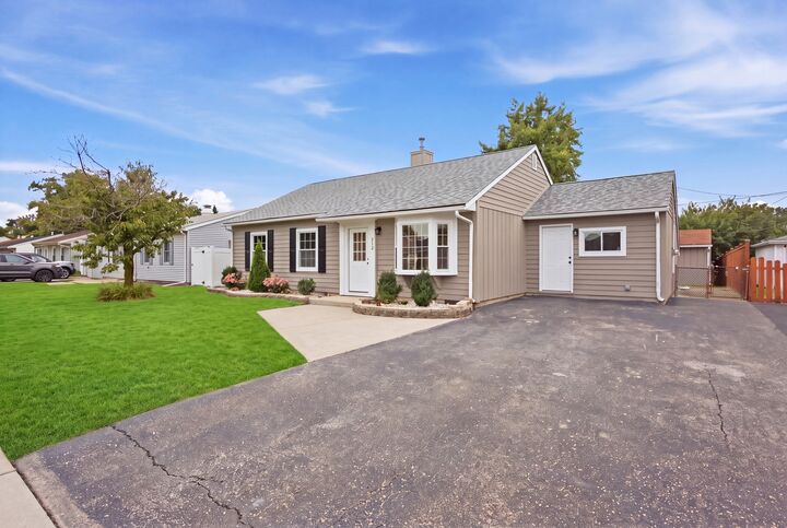 Property Photo: 512 Concord Avenue IL 60446
