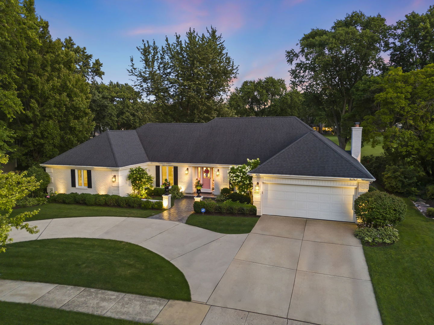 Property Photo: 1010 Thunderbird Lane IL 60563