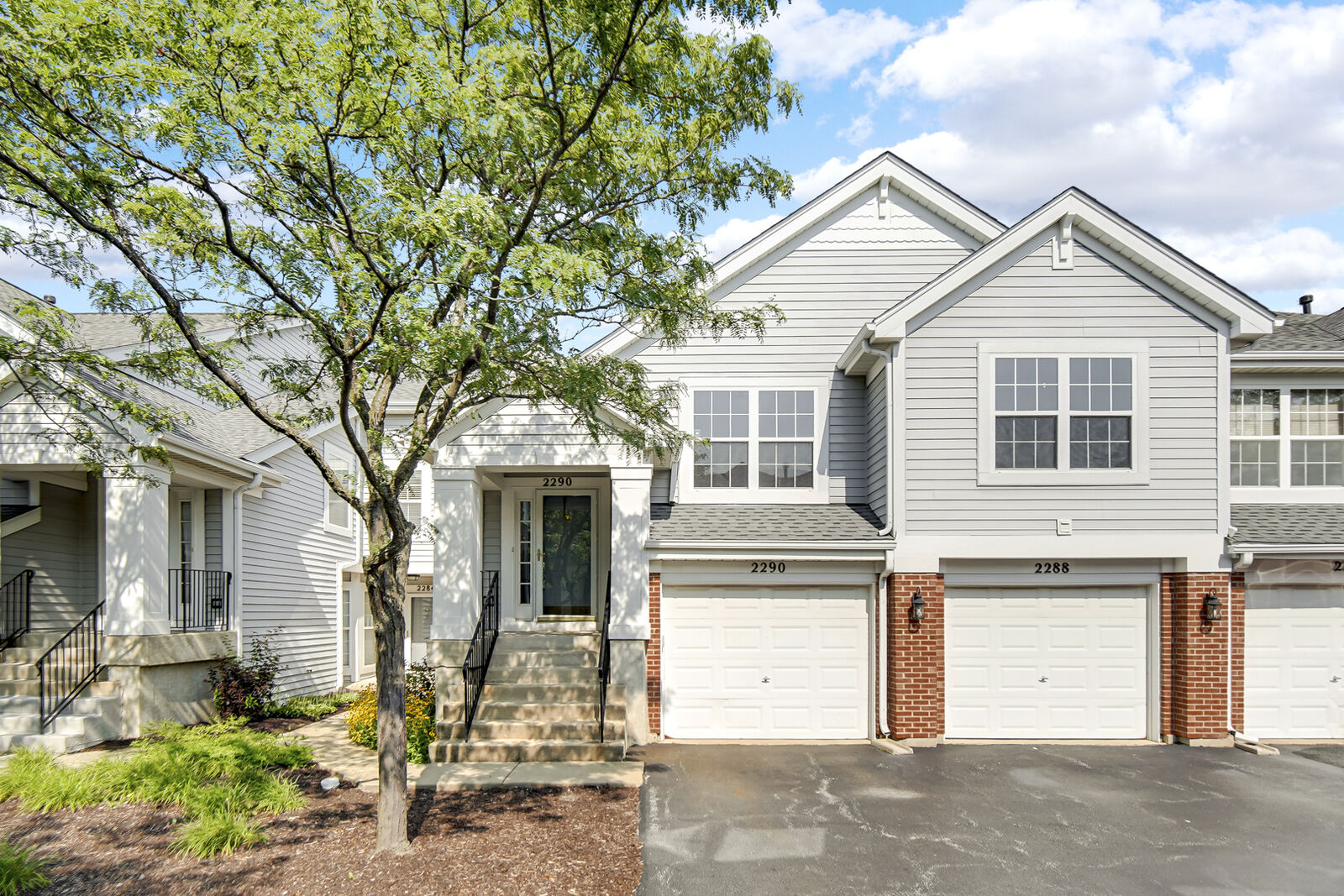 Property Photo:  2290 Scott Lane 2290  IL 60502 
