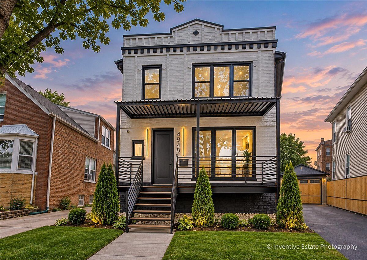 Property Photo:  4848 W Eddy Street  IL 60641 