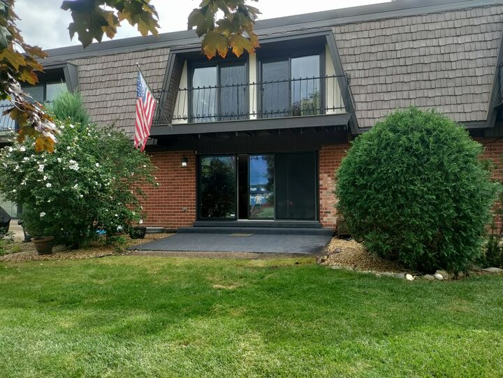 Property Photo:  2 Cour Lasalle  IL 60465 