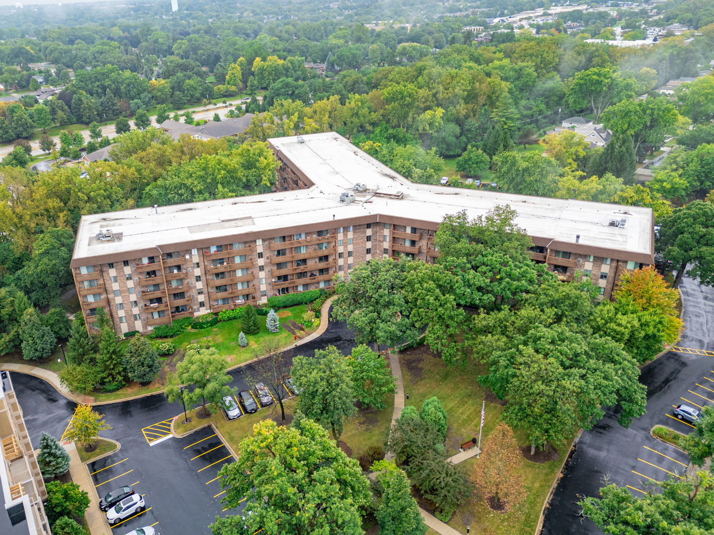 Property Photo: 120 Lakeview Drive 208 IL 60108