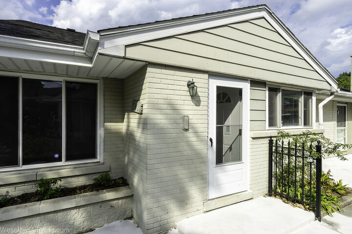 Property Photo: 7261 N East Prairie Road IL 60712