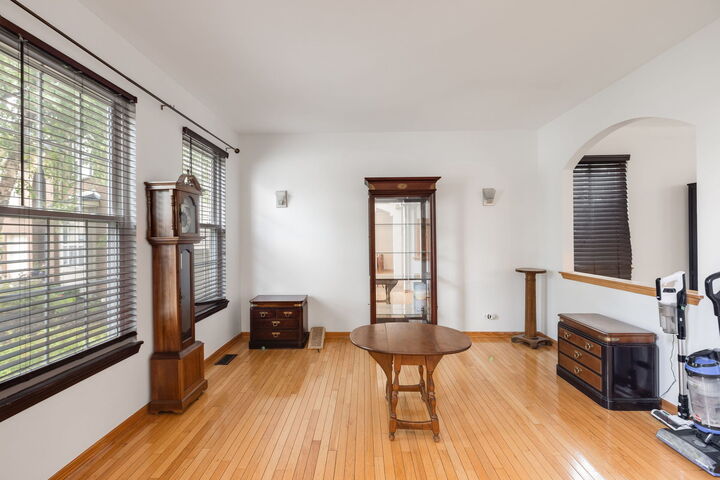 Property Photo: 2607 W Westwood Court IL 60110