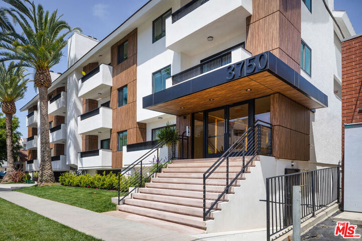 Property Photo:  3750 Glendon Avenue 12  CA 90034 