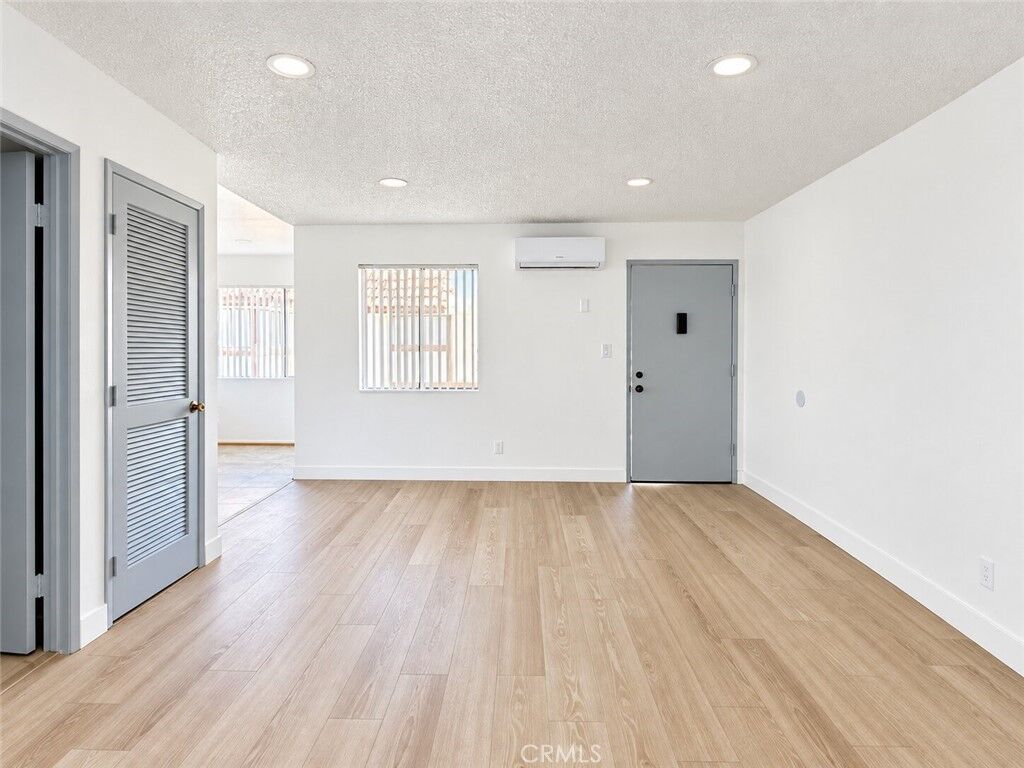 Property Photo: 801 E Chestnut Street 8 CA 91205