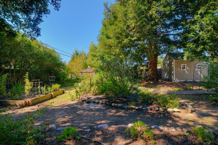 Property Photo: 2368 Irvin Way CA 95822