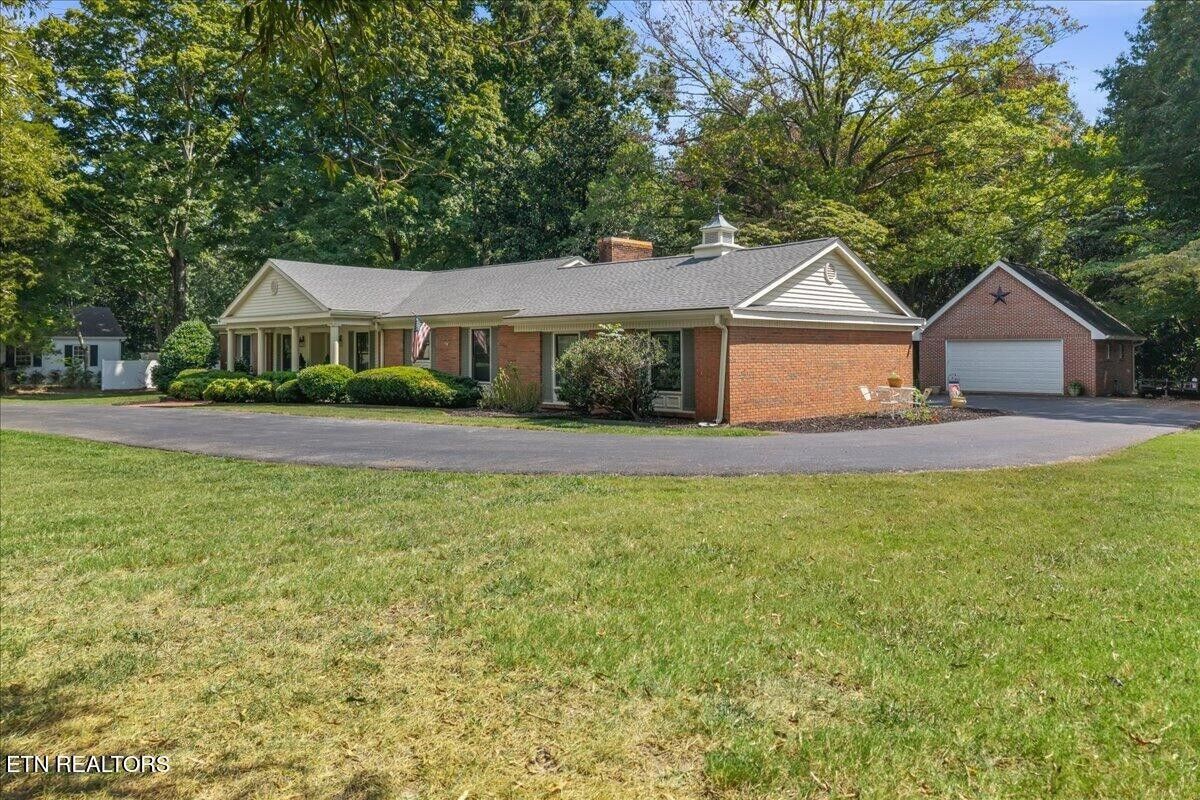 Property Photo: 1121 Woodward Ave TN 37303