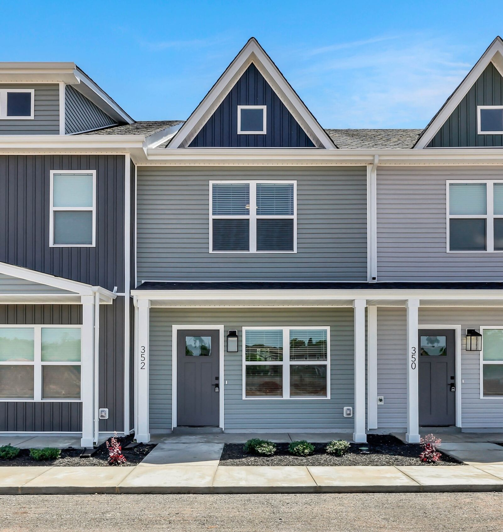 Property Photo:  352 Front Ridge Cir  TN 37040 