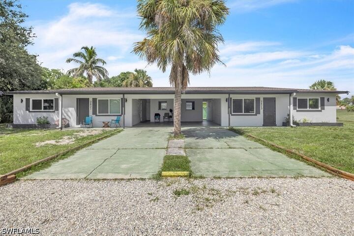 Property Photo: 2423 Jeffcott Street FL 33901