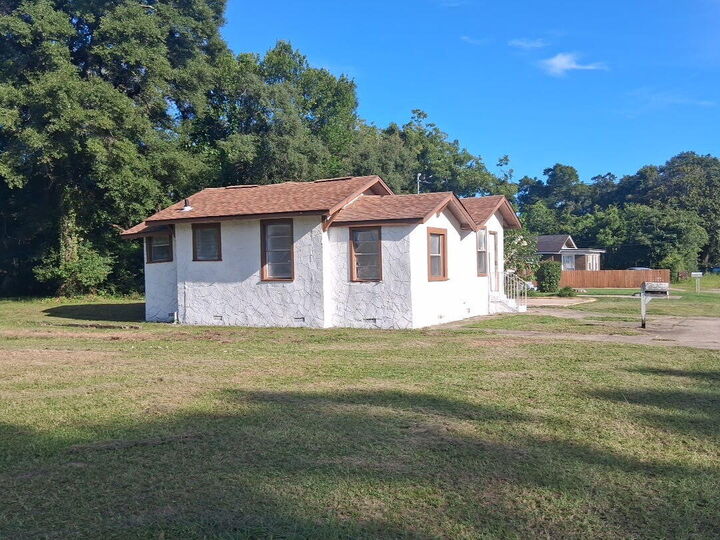 Property Photo:  3026 N Roosevelt Street  FL 32503 