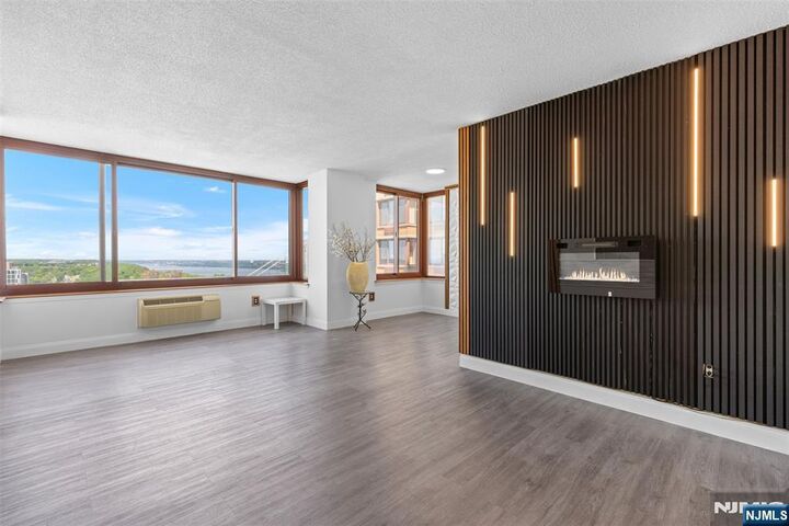 Property Photo:  100 Old Palisade Road 3215  NJ 07024 