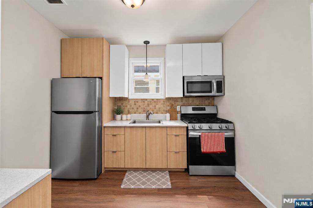 Property Photo:  223 Devon Street 2  NJ 07032 