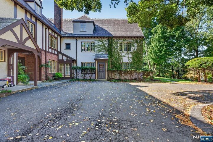 Property Photo:  45 Dwight Place 8  NJ 07631 