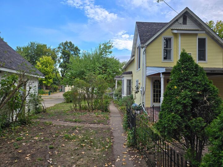 Property Photo: 809 Oak Street WI 54016