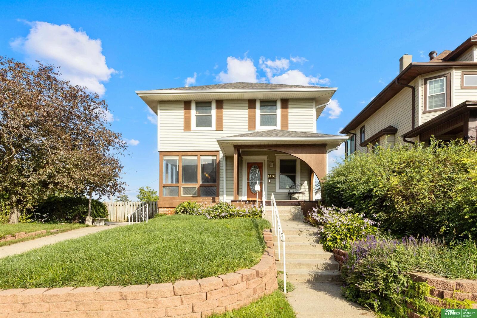 Property Photo: 1401 S 8th Street NE 68108