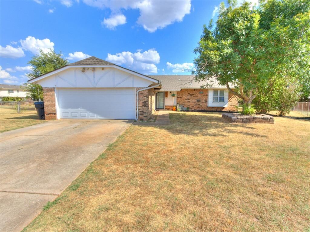 Property Photo: 4908 Lincoln Square OK 73135