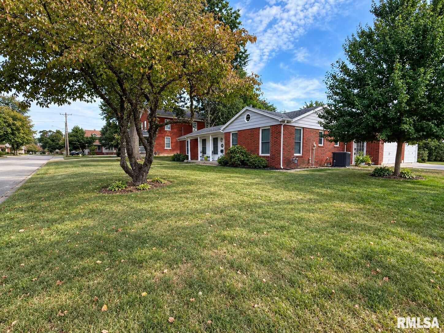 Property Photo: 250 E Pearl Street IL 62694