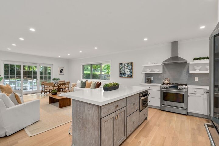 Property Photo:  18 Chestnut Pl 18  MA 02445 