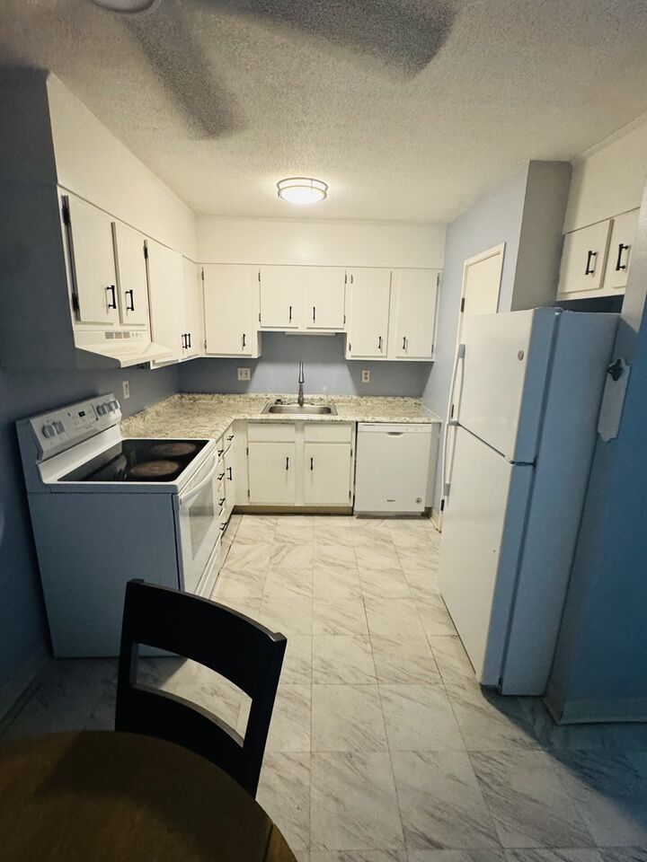 Property Photo:  15 Chapel Hill Dr. 11  MA 02360 