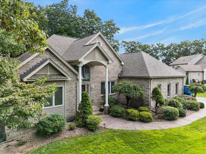 Property Photo: 31 Hillcrest Cir MA 01085