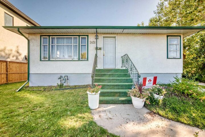 Property Photo:  2451 29 Avenue SW  AB T2T 1P1 