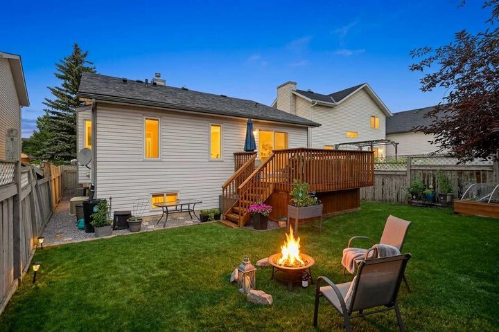Property Photo:  940 Coventry Drive NE  AB T3K 4J6 