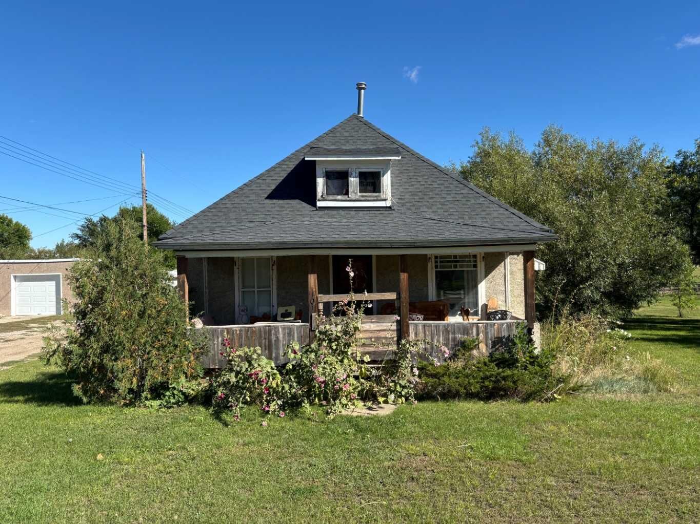 Property Photo:  101 3 Street  AB T0K 2L0 