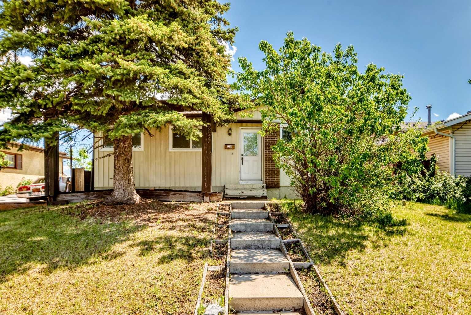 Property Photo:  3224 Rundlelawn Road NE  AB T1Y 3H5 