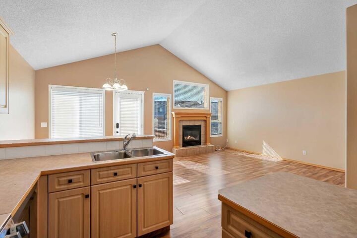 Property Photo:  186 Cramond Close SE  AB T3M 1C2 