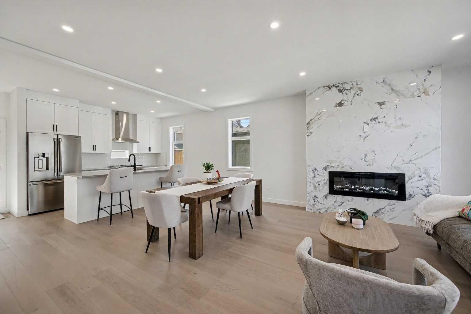Property Photo:  753 Centre Avenue NE  AB T2E 4B6 
