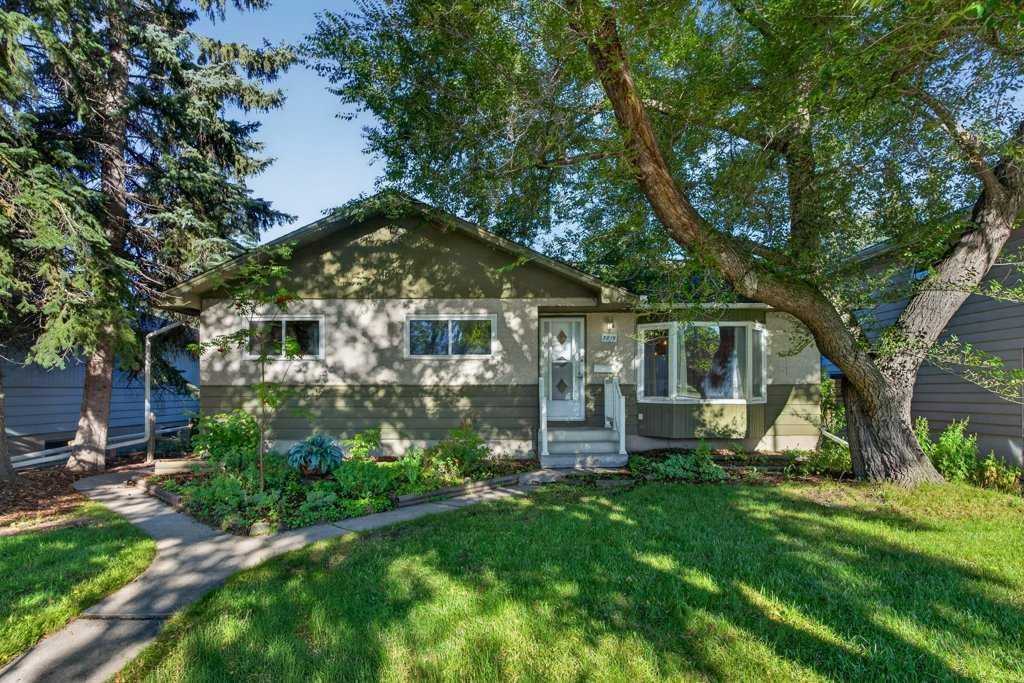 Property Photo:  3819 Charleswood Drive NW  AB T3A 0T5 