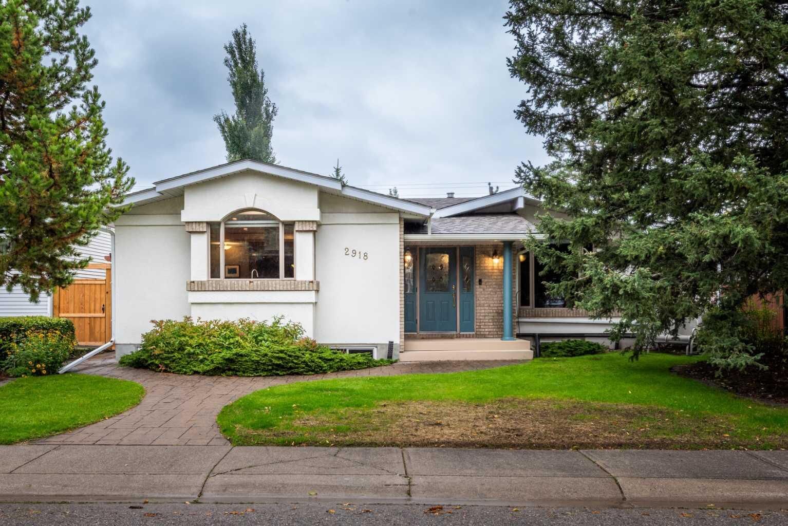 Property Photo:  2918 Lathom Crescent SW  AB T3E 5W7 