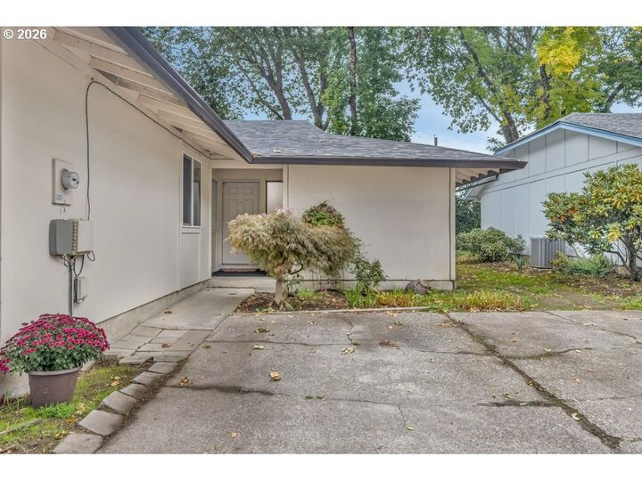 Property Photo: 6644 SW Sussex St OR 97008