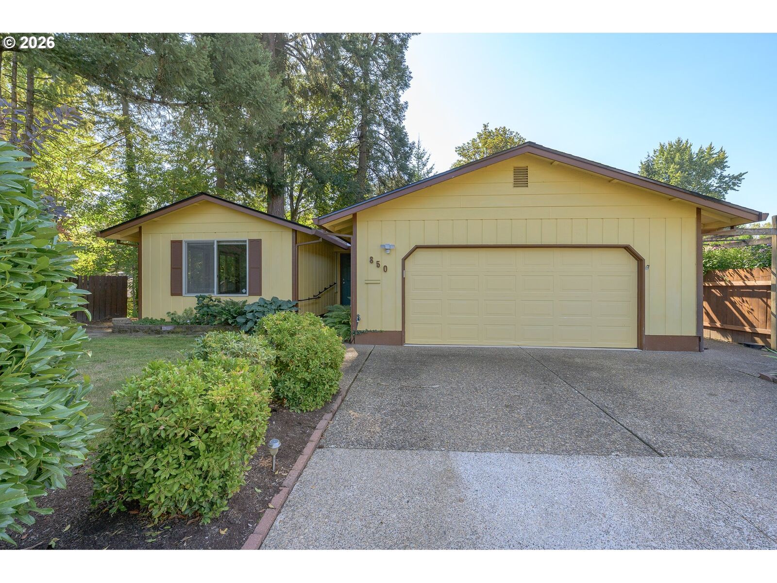 Property Photo:  850 SE Naomi Way  OR 97128 